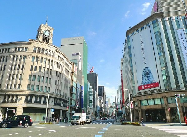 銀座4丁目の街並み