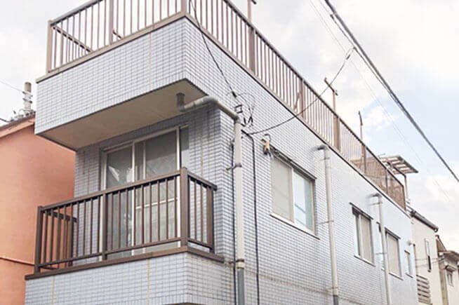 オープンハウスの買取実績　いびつな形の土地に建てられた細長い1軒家